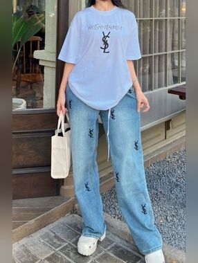 2pcs White Logo Tee with Embroidered Light Blue Jeans Set